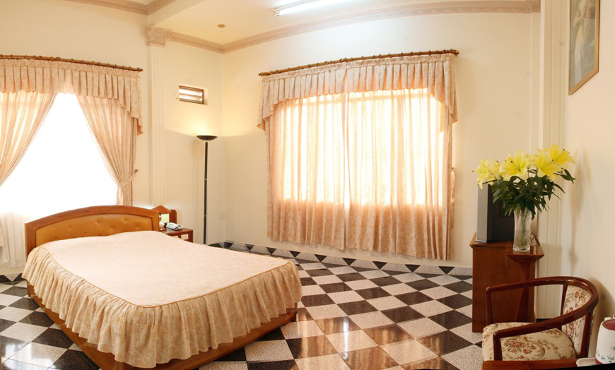 Giường đôi