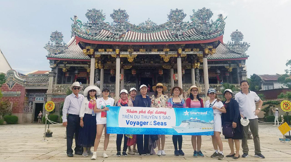 Đoàn khách tham quan Singapore - Malaysia ngày 26/10/2018