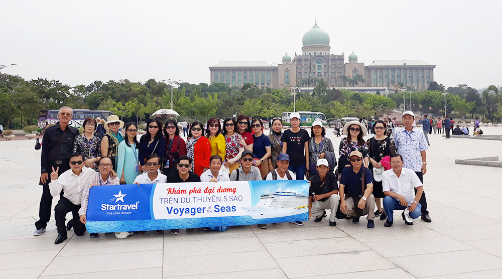 Đoàn khách tham quan Singapore - Malaysia - Indonesia ngày 10/05/2019