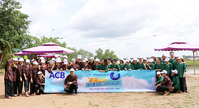 Đoàn ACB hoạt động vui chơi tại KDL Cồn Phụng