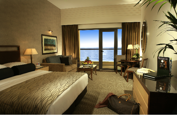 Amwaj Rotana Jumeirah Beach 02.png