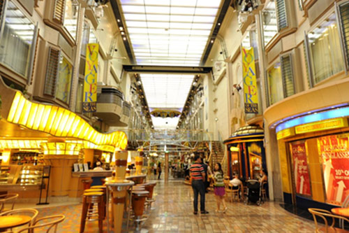 Thưởng ngoạn cùng Siêu Du thuyền Voyager Of The Seas