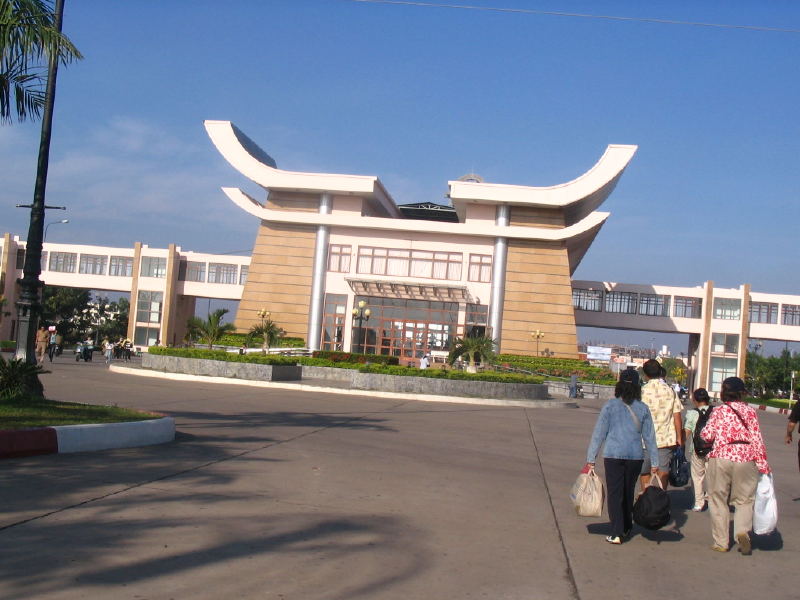 Ngày 01: Thành phố Hồ Chí Minh - Mộc Bài - Kom Pong Cham - Siem Reap