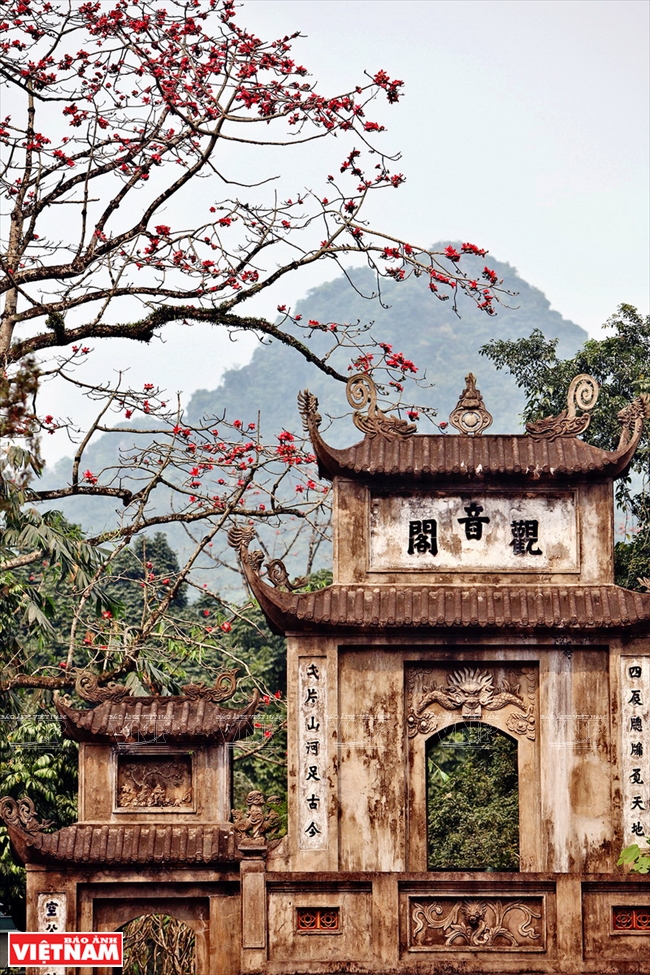 Ngày 05 ( Thứ Hai ):  Hà Nội – Chùa Hương – Sân bay Nội Bài         (Ăn: Sáng, Trưa, Chiều)