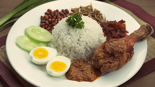 Nasi-Lemak-mon-an-beo-ngay-03.jpg