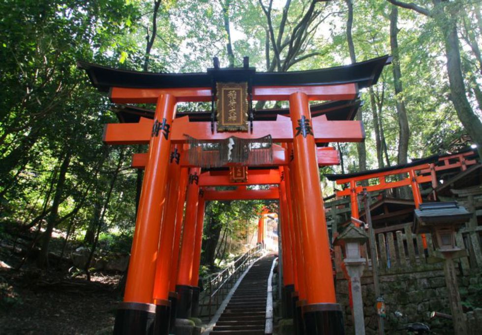 fushimi-inari-ngoi-den-ngan-cot-linh-thieng-o-kyoto-nhat-ban