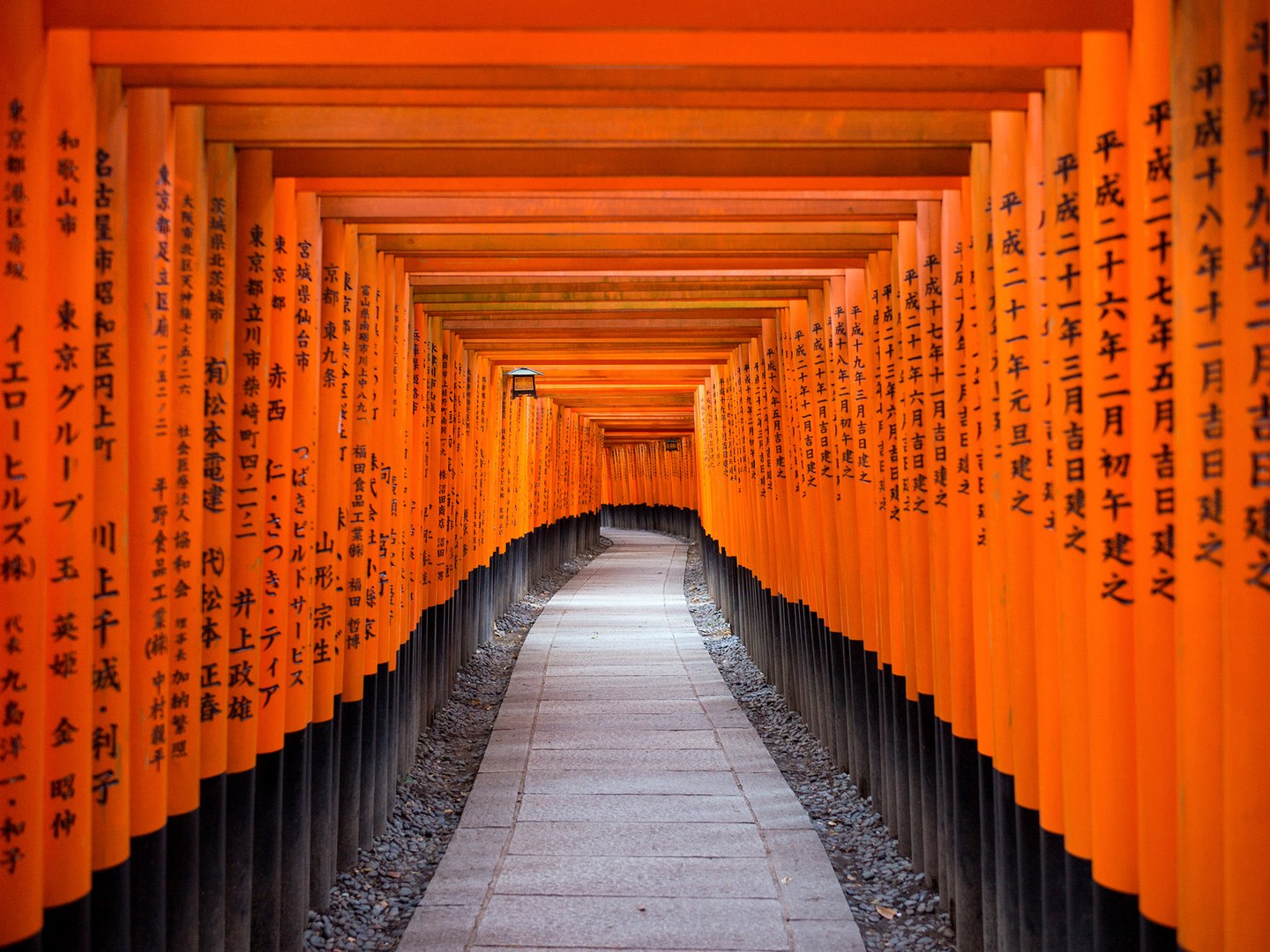 fushimi-inari-ngoi-den-ngan-cot-linh-thieng-o-kyoto-nhat-ban