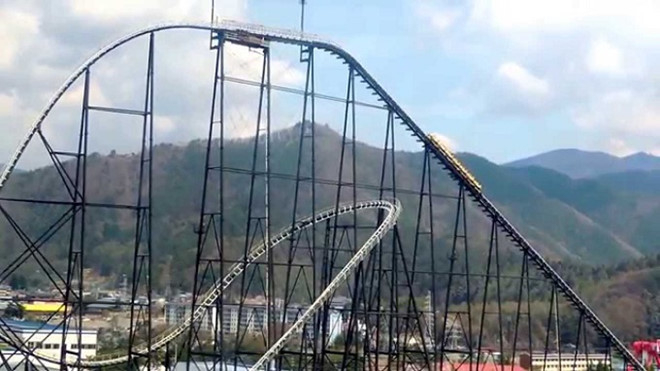thot-tim-voi-nhung-tro-choi-tai-cong-vien-fuji-q-highland