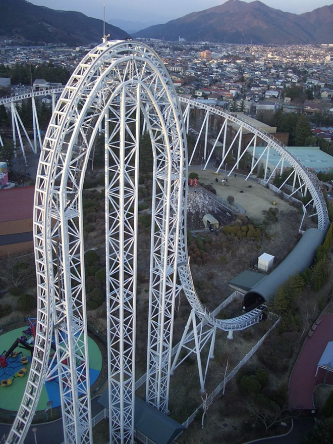 thot-tim-voi-nhung-tro-choi-tai-cong-vien-fuji-q-highland