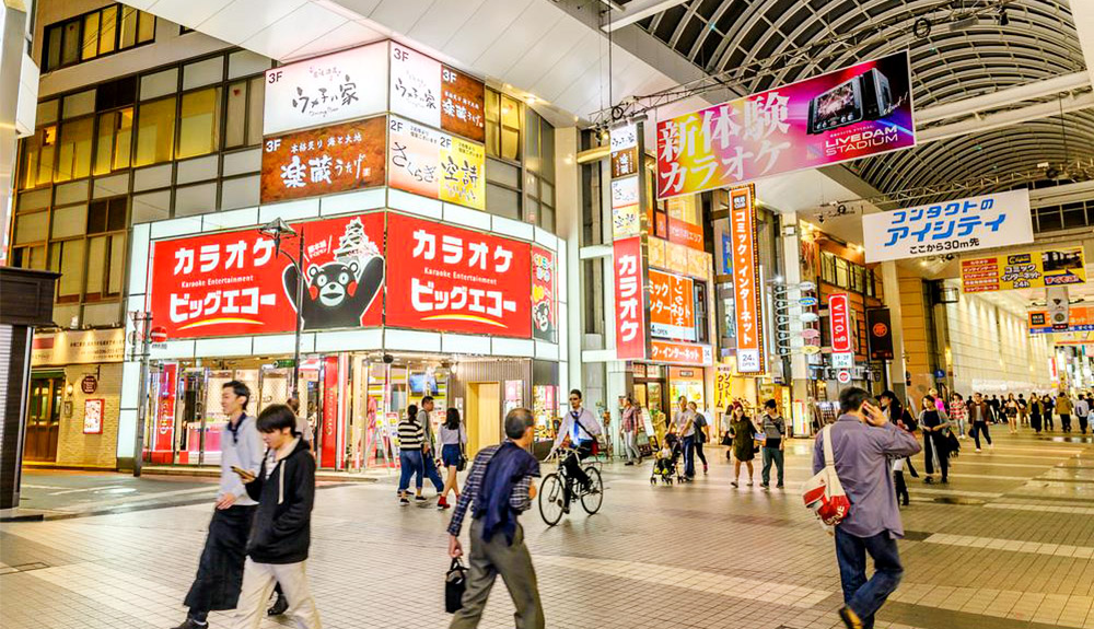 du thuyền biển khu phố mua sắm ở nhà ga kumamoto nhật bản