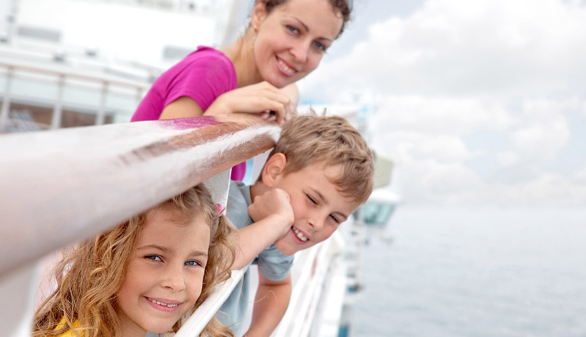 du thuyền biển khoảnh khắc hạnh phúc trên du thuyền