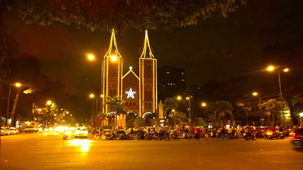 Giáng Sinh Sài Gòn qua những con phố