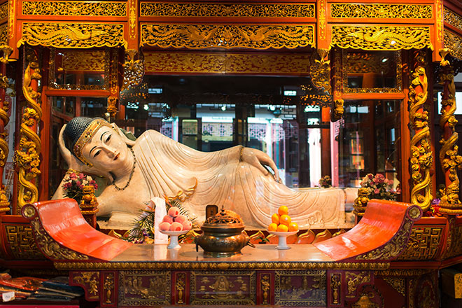 Chùa Phật Ngọc linh thiêng