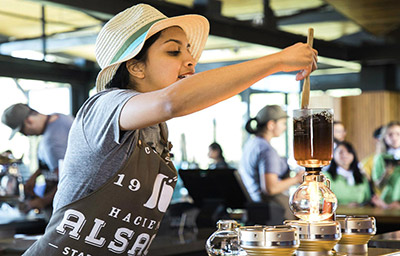 Starbucks biến trang trại cà phê thành điểm đến du lịch