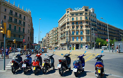 Quảng trường Catalunya địa điểm du lịch hấp dẫn tại Barcelona