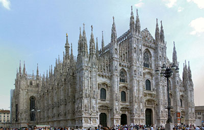 Kiến trúc tráng lệ của thánh đường Duomo Milan Ý