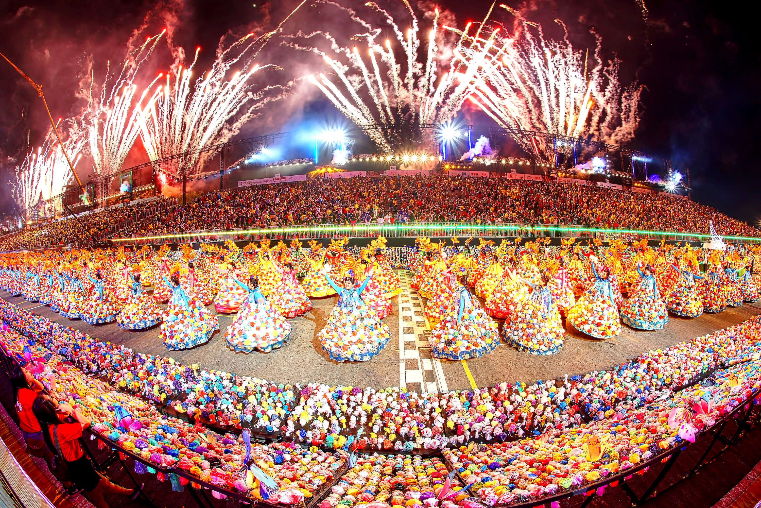 Hòa mình vào lễ hội Chingay của người Singapore