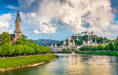 Ngắm cảnh và uống bia tại Salzburg