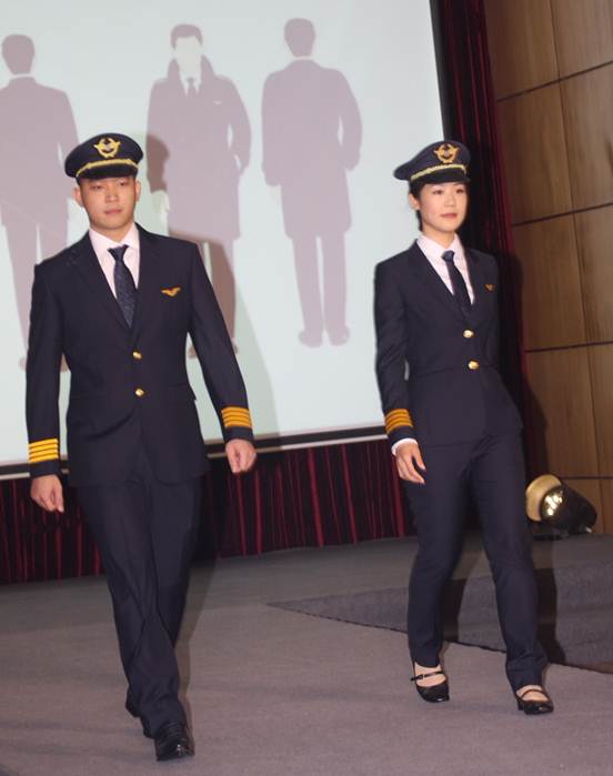 dong-phuc-viet-nam-Vietnam-Airlines-02.jpg